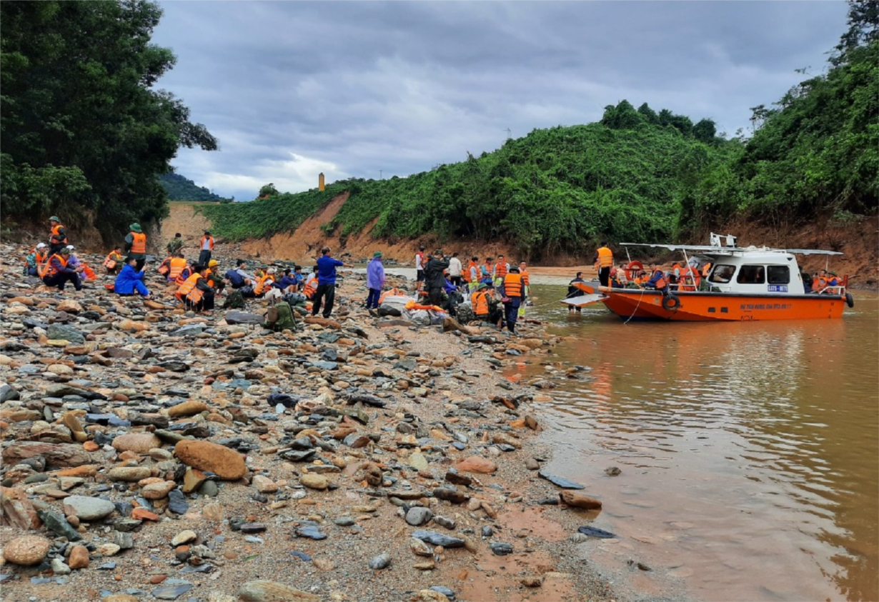 Vụ sạt lở thủy điện Rào Trăng 3: Tạm dừng tìm kiếm các nạn nhân mất tích do mưa to (25/10/2020)
